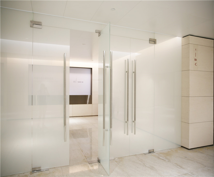 Frosted tempered clearance glass panels