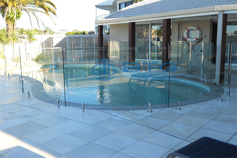 Enhance Safety and Style with Handrails Glass: A Perfect Combination for Modern Architecture