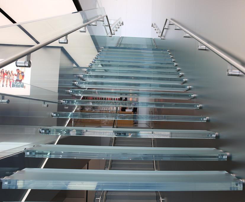 Factory anti slip tempered laminated stairs steps glass