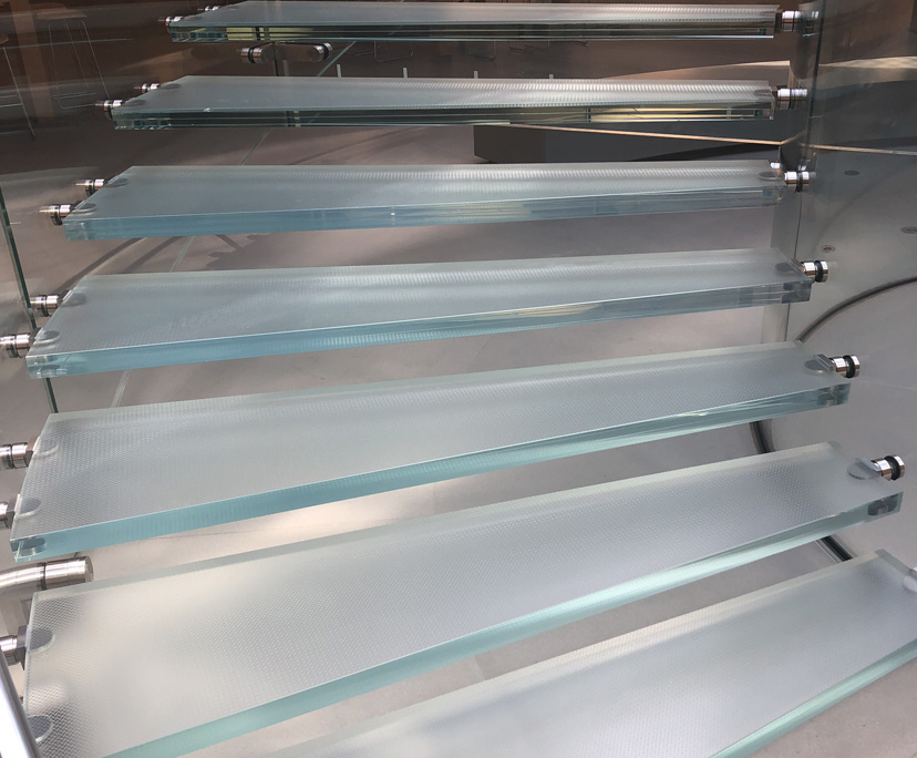 Factory anti slip tempered laminated stairs steps glass