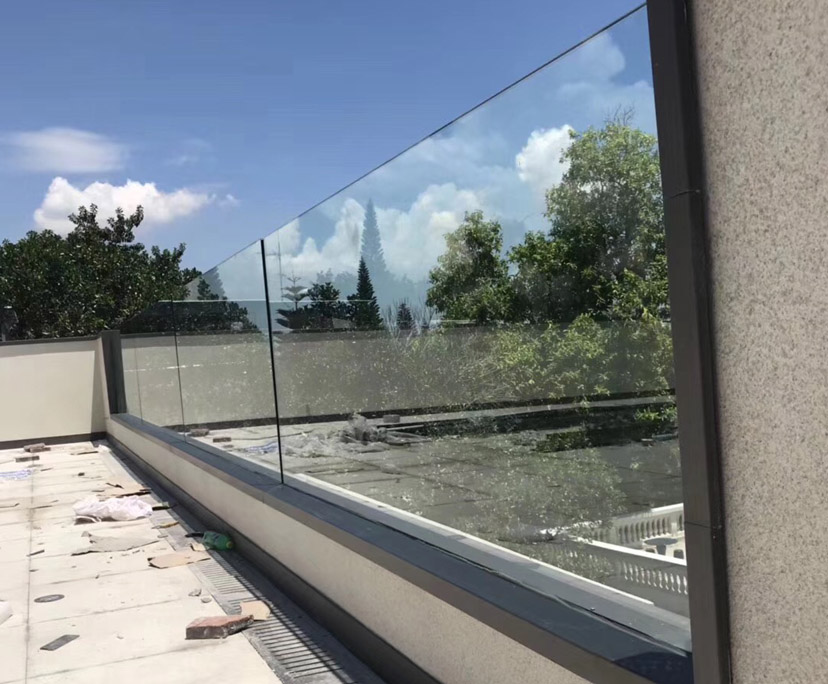 10mm transparent tempered balustrade glass