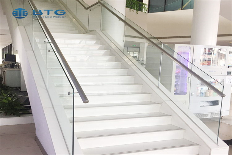 Stylish and Sturdy: Enhance Your Staircase with Handrails Glass