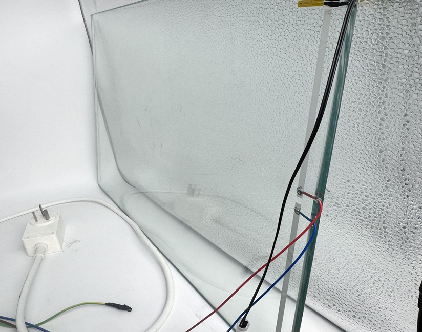 Electric heated glass can be used in bathrooms
