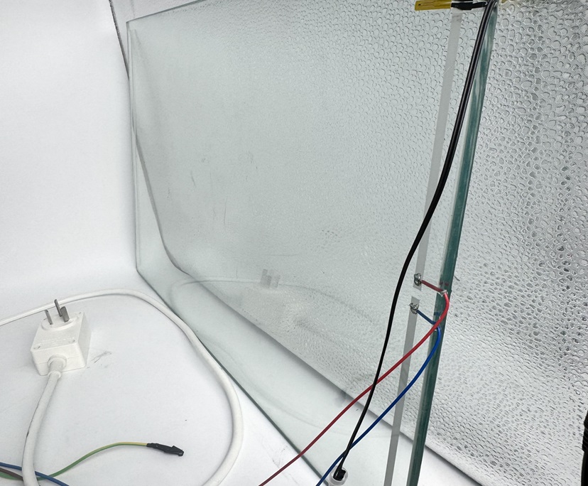 Electric heated glass can be used in bathrooms